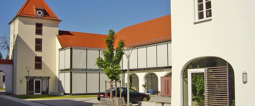 Frontalansicht Musikschule Schlossökonomie Gern Eggenfelden