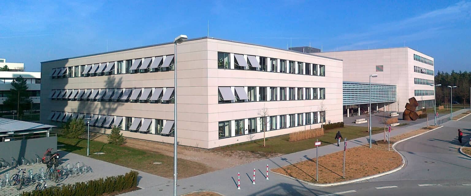 Außenaufnahme Gebäude Fassade Universität Erlangen Mathe Informatik Headerbild