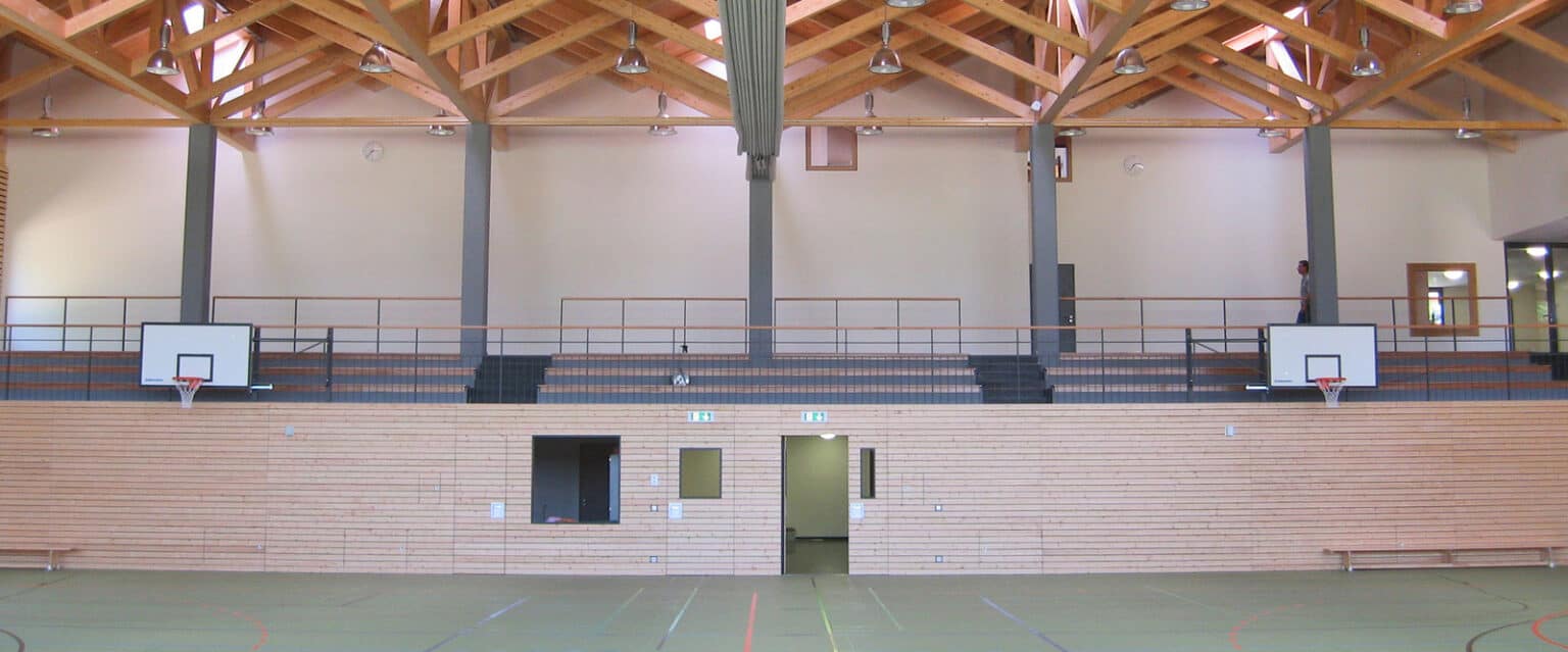 Innenansicht Zweifachturnhalle Massing Headerbild