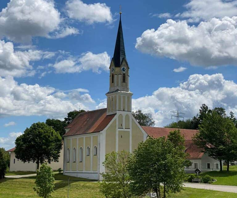 Kirche Anzenberg bei Massing Außenansicht