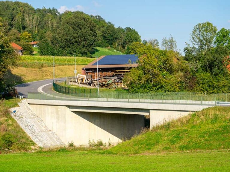 Brücke über den Simbach