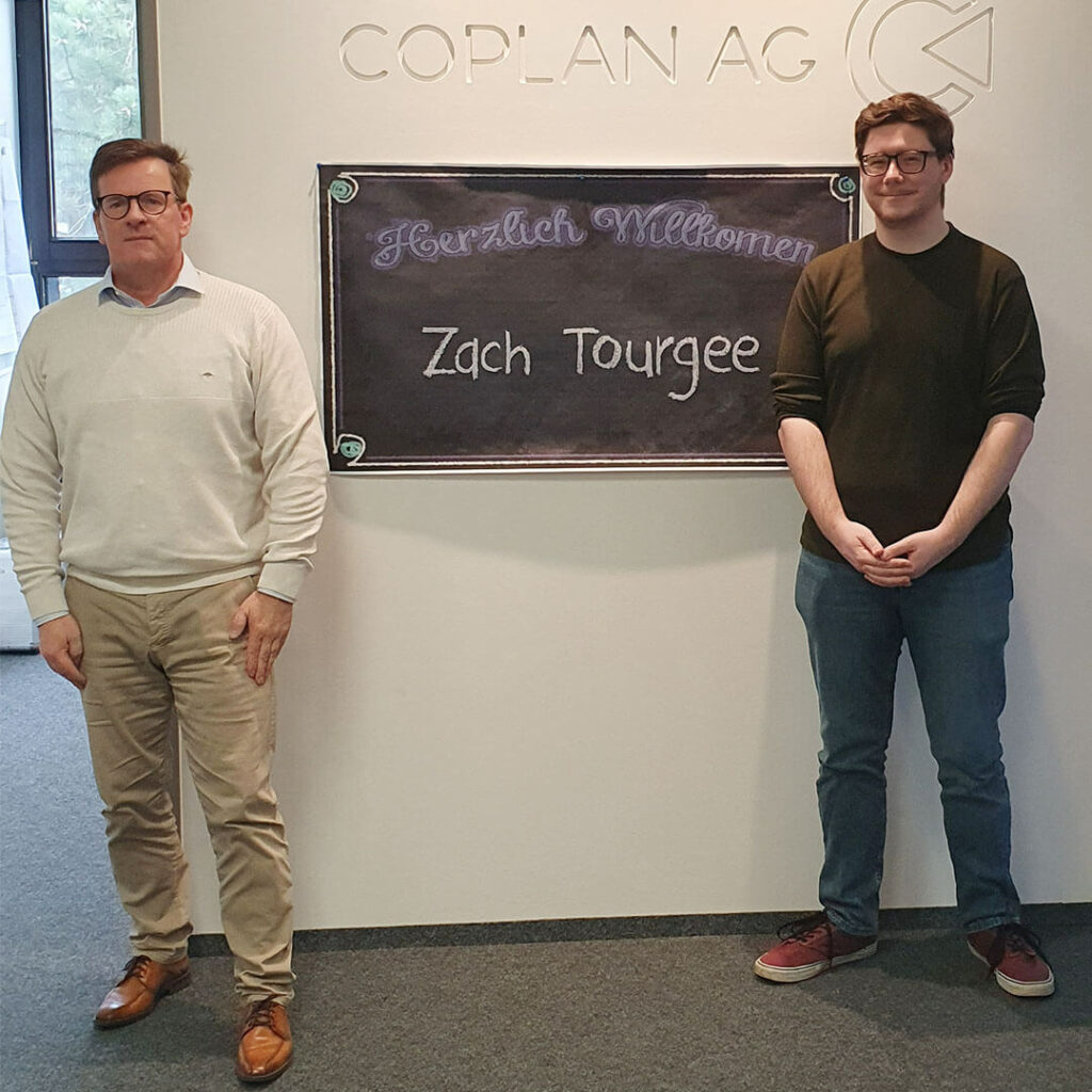 Dipl.-Ing. (FH) Chistian Süß und der amerikanische Praktikant Zach Tourgee im Büro Regensburg der COPLAN AG