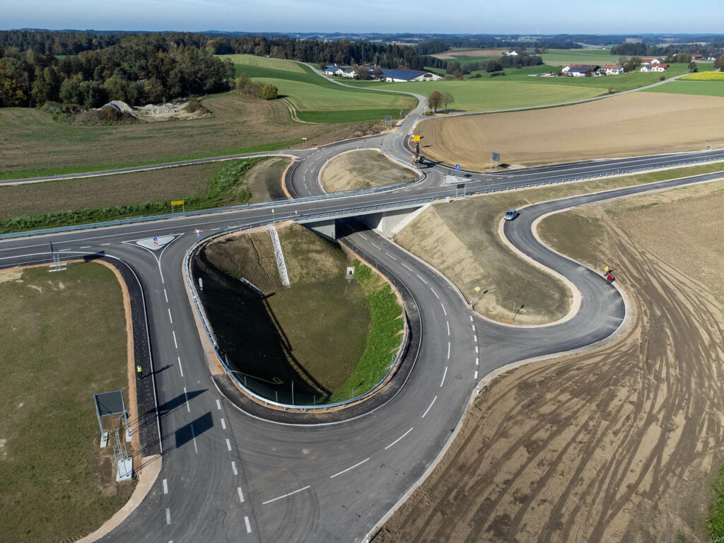 Neue Verkehrsführung bei Arbing